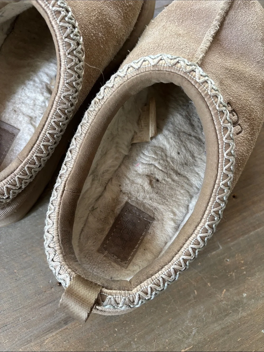 Ugg Tasman girl’s platform slippers